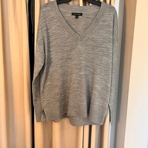 Banana Republic Gray V-Neck Sweater medium merino wool